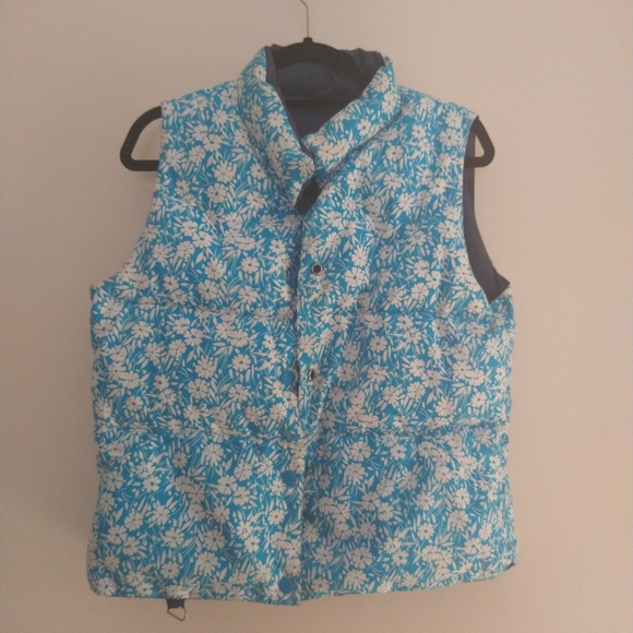 American Eagle Outfitters reversible puffer vest - Picture 2 of 8